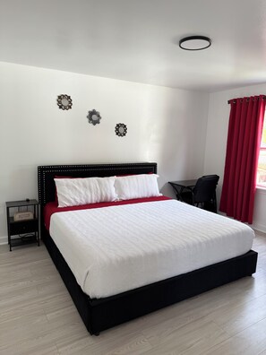 6 bedrooms, desk, iron/ironing board, travel cot