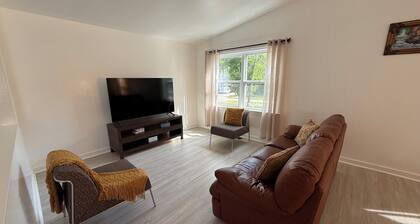 Eben-Ezer House, 7 mins to The Naval Base.