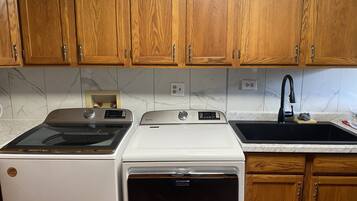 Mikrowelle, Ofen, Herdplatte, Geschirrspüler