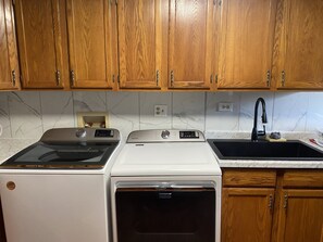 Microonde, forno, piano cottura, lavastoviglie