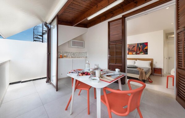 Chambre supérieure double ou avec lits jumeaux | Coffre-fort, bureau, rideaux d’obscurcissement