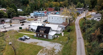 Cozy 2-bedroom cabin in Gilbert. Located close to RockHouse and Devil Anse Trail