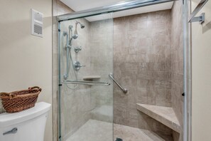 Condo, Plusieurs lits (Deep Water Cove 103) | Salle de bain