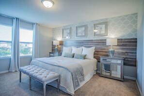 5 Schlafzimmer, Schreibtisch, Bügeleisen/Bügelbrett, Reisekinderbett