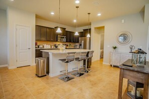 雪櫃、微波爐、焗爐、爐具