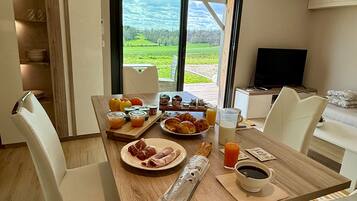 Tägliches kontinentales Frühstück (20 EUR pro Person)