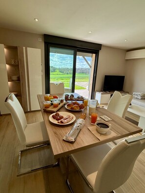 Ευρωπαϊκό πρωινό καθημερινά (20 EUR/άτομο)