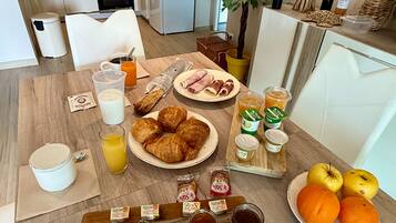 Daily continental breakfast (EUR 20 per person)