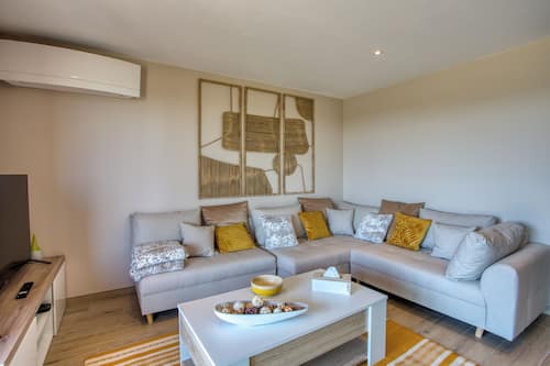 Comfort Apartment, Valley View | Living area | 120-cm flat-screen TV with cable channels, TV