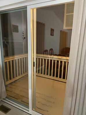 Interior - 3BR Apartment, Split level house, in Waukegan, 7min. to The Naval Base with WiFi (Waukegan)