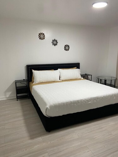 3BR Apartment, Split level house, in Waukegan, 7min. to The Naval Base with WiFi