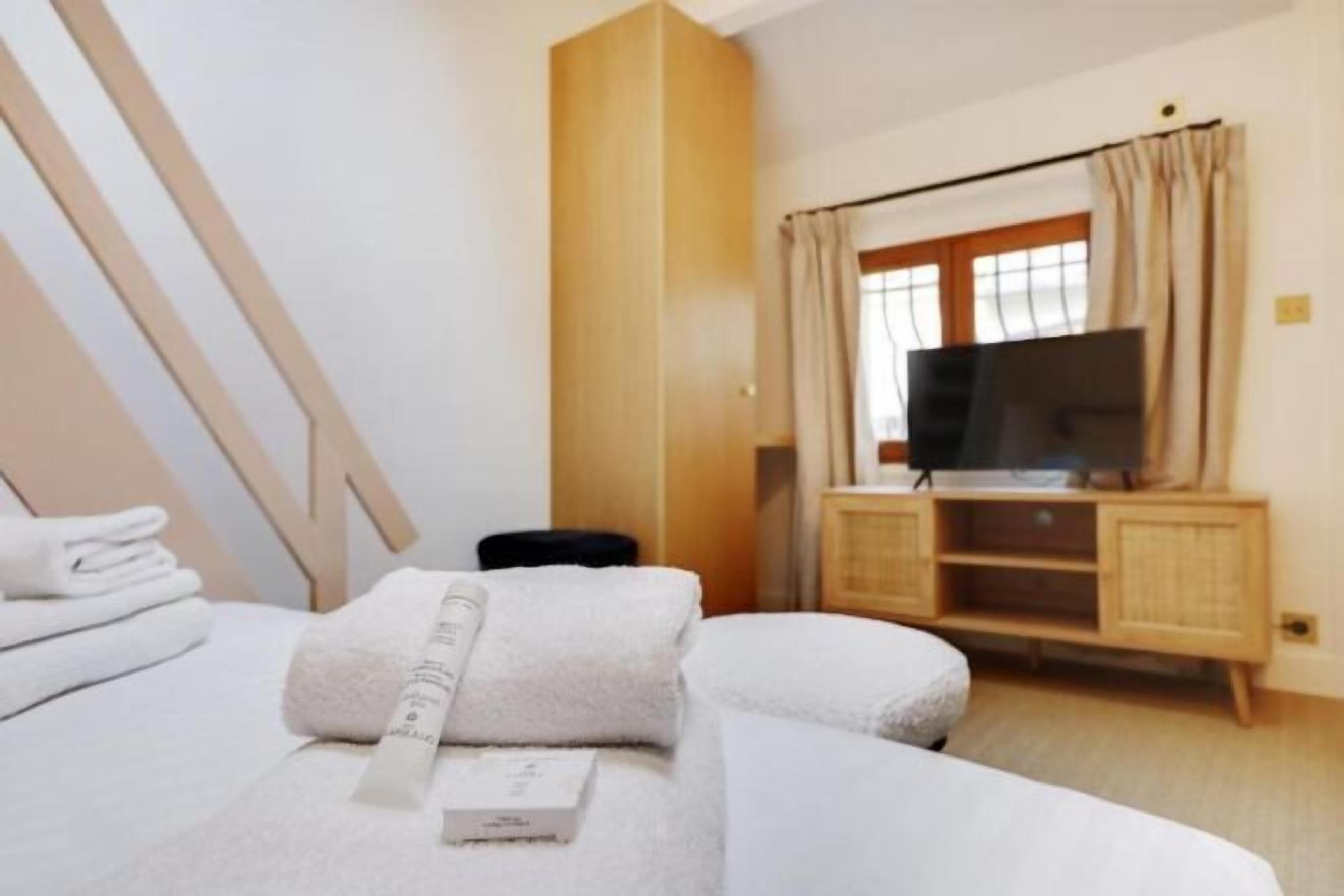 1 habitación, espacio para trabajar con laptop y wifi gratis 