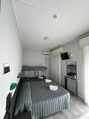 Superior Triple Room, Balcony | In-room safe, desk, free WiFi - Hotel Austria (Rimini)