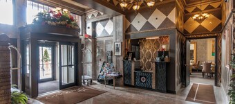 Cozy Deluxe King room in fabulous Niagara Falls with fitness center ,free WiFi