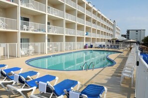 Pool - Carousel Oceanfront Condo – 2BR/2BA, Pools, Ice Skating & Family Fun (Ocean City)