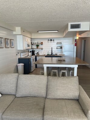 Interior - Carousel Oceanfront Condo – 2BR/2BA, Pools, Ice Skating & Family Fun (Ocean City)