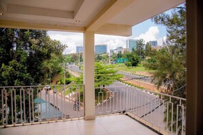 Property grounds - Cozy 2-bedroom apartment in Kigali City Center (Kigali)