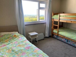 2 habitaciones, tabla de planchar con plancha, wifi y ropa de cama