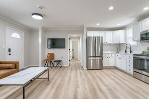 Suite Studio, 3 chambres, non-fumeur, cuisine | Salle de séjour