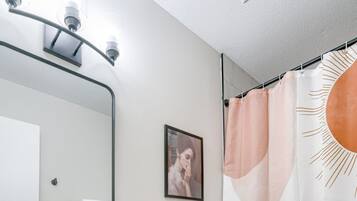 Studio Suite, 3 Bedrooms, Non Smoking, Kitchen | Bathroom