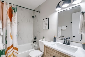 Studio Suite, 3 Bedrooms, Non Smoking, Kitchen | Bathroom