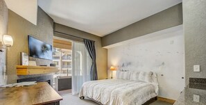 1 bedroom, iron/ironing board, WiFi, bed sheets - 425B Mountainside King Room kitchenette, private deck, heated pool & hot tub gym (Park City)