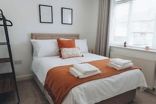 4 bedrooms, iron/ironing board, free WiFi