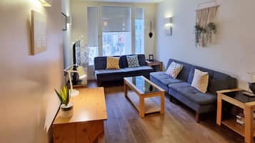 City Apartment | Living area