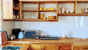 Căn hộ, quang cảnh một góc biển | Bếp riêng | Tủ lạnh, bếp nấu, máy rửa bát, dụng cụ nấu nướng/bát dĩa/dao nĩa
