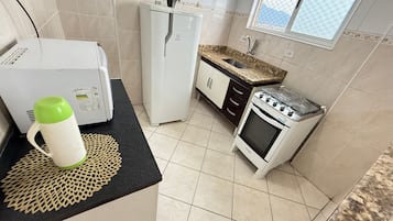 Fridge, microwave, oven, coffee/tea maker