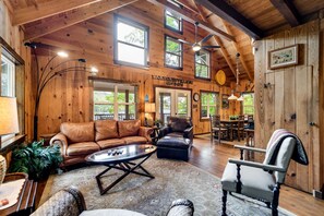 Smart TV, fireplace, stereo