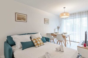 1 slaapkamer, een strijkplank/strijkijzer, wifi
