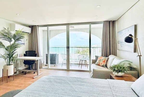 1 chambre, bureau, fer et planche à repasser, accès au Wi-Fi (inclus)