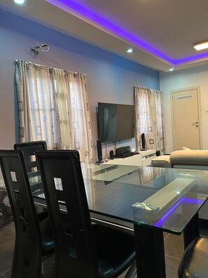 Interior - Spacious 4-bedroom house with AC and WiFi in charming Adenta Municipality (Adenta Municipality)