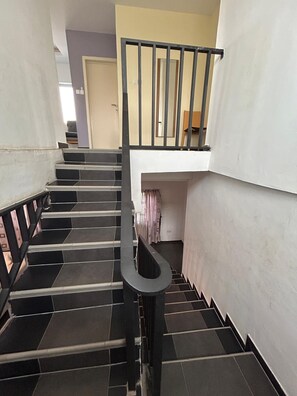 Interior - Spacious 4-bedroom house with AC and WiFi in charming Adenta Municipality (Adenta Municipality)