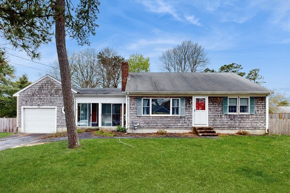 Exterior - Quiet home in central location with deck, W/D, & large yard (South Yarmouth)