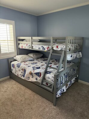 3 bedrooms, iron/ironing board, WiFi, bed sheets