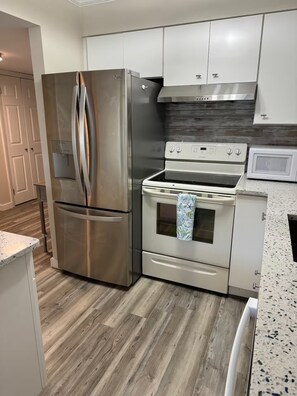 Microwave, oven, stovetop, dishwasher - Newly Renovated 3 Bd 2.5 Ba W/ Pool - Ocean Rise Family Getaway! (Ocean City)