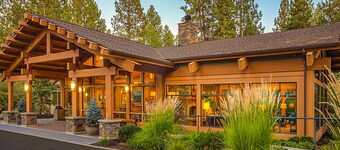 Charming condo with serene views, access to resort amenities, WiFi, and patio