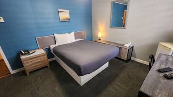 Classic Room, 1 Double Bed | Laptop workspace, free WiFi, bed sheets