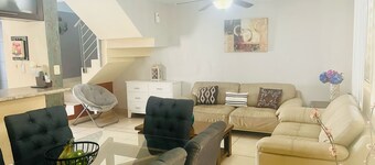 3-bedroom condo in phenomenal Ciudad Apodaca with AC, WiFi, 20 min from the air