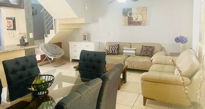 3-bedroom condo in phenomenal Ciudad Apodaca with AC, WiFi, 20 min from the air