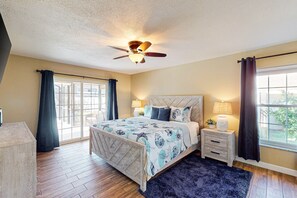 3 bedrooms, iron/ironing board, internet, bed sheets