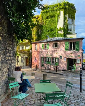 Exterior - Montmartre Romantic (Paris)