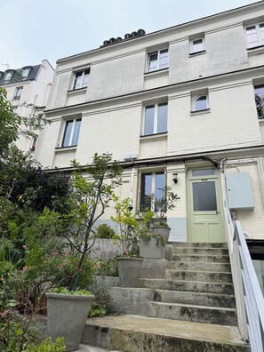 Front of property - Montmartre Romantic (Paris)
