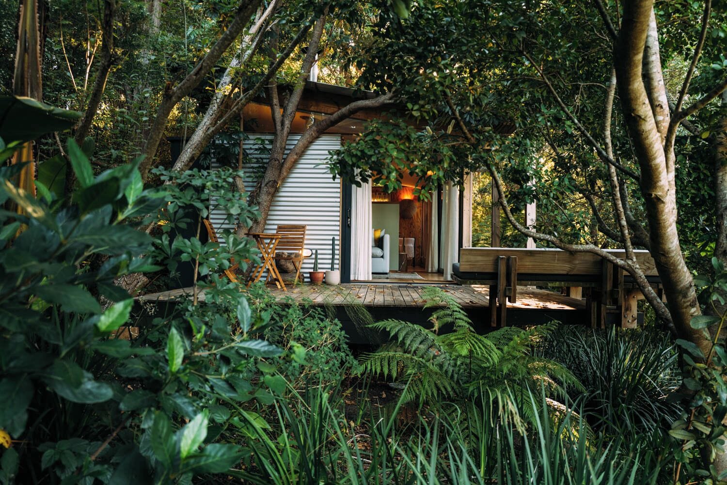 Stuga Deluxe - utsikt mot trädgården | Terrass/Patio