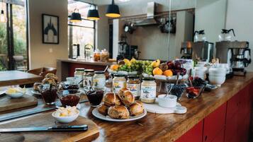 Tägliches inbegriffenes Frühstück zur Selbstbedienung