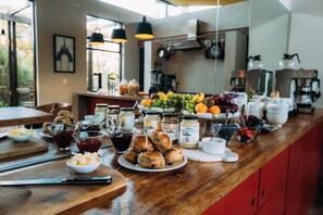 Petit déjeuner en libre-service compris tous les jours