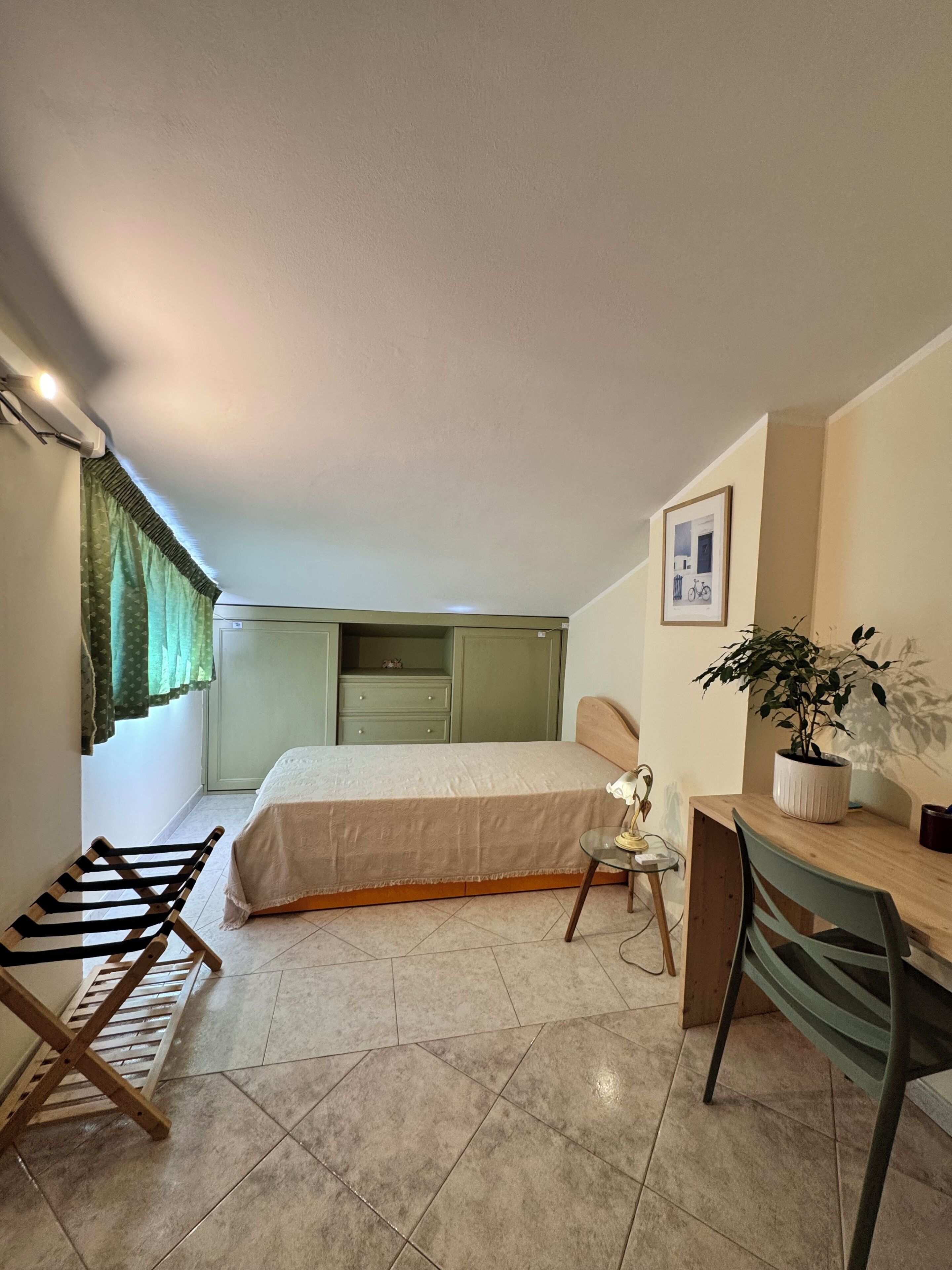 1 dormitorio, escritorio, tabla de planchar con plancha y wifi gratis
