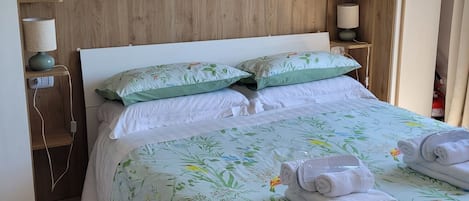 1 habitación, escritorio, tabla de planchar con plancha y wifi gratis